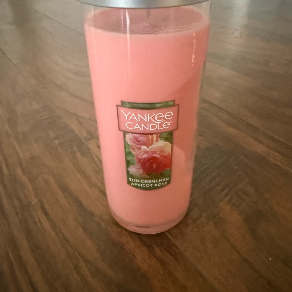 New Yankee Sun Drenched Apricot Rose candle 20oz